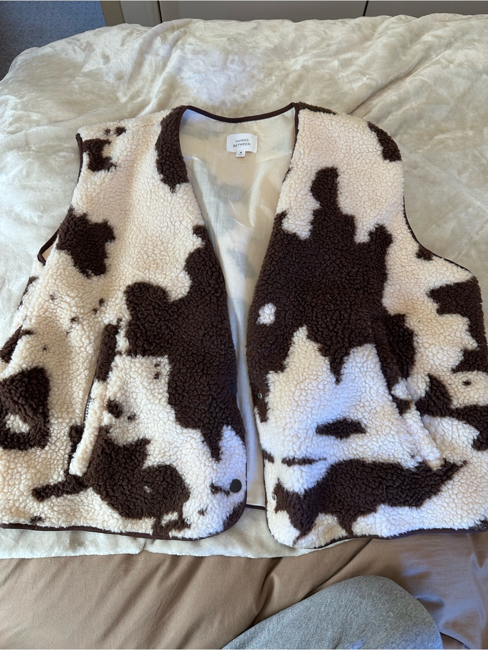 Things Between Cropped Cow print Sherpa Vest Size Medium Cowgirl